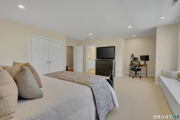 $989,000 | 9 White Oak Lane, Avon, CT 06001