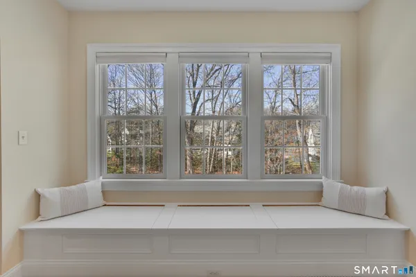 $989,000 | 9 White Oak Lane, Avon, CT 06001