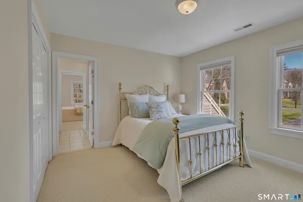 $989,000 | 9 White Oak Lane, Avon, CT 06001