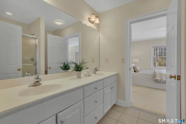 $989,000 | 9 White Oak Lane, Avon, CT 06001