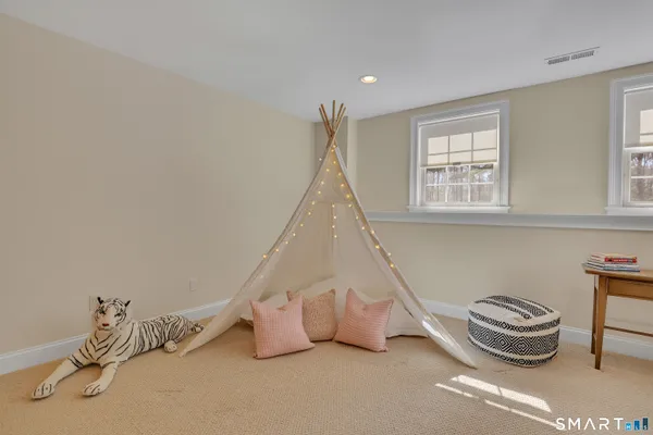 $989,000 | 9 White Oak Lane, Avon, CT 06001