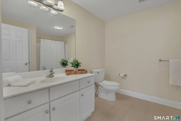 $989,000 | 9 White Oak Lane, Avon, CT 06001