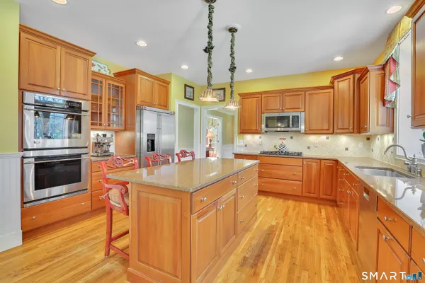 $989,000 | 9 White Oak Lane, Avon, CT 06001