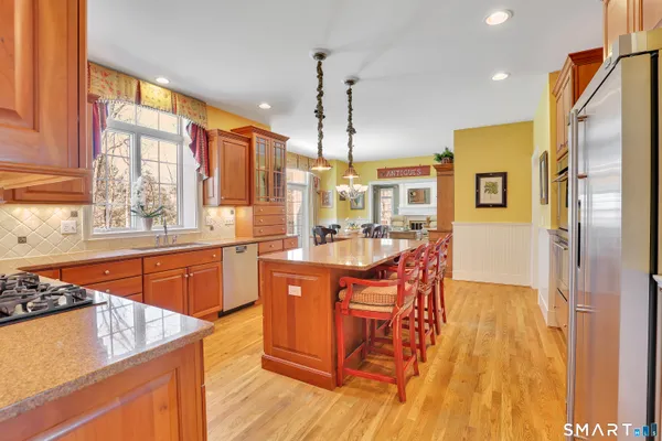 $989,000 | 9 White Oak Lane, Avon, CT 06001