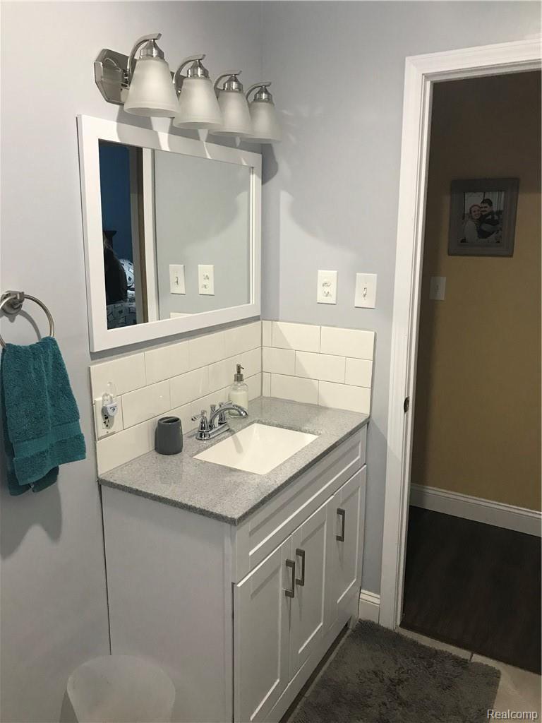 5240 Clarkston Road Clarkston, MI 48348 - Photo 12 of 28 20180924_135741741_iOS.jpg