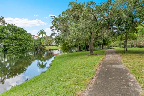 $229,900 | 1275 Crystal Way, Unit K, Delray Beach, FL 33444