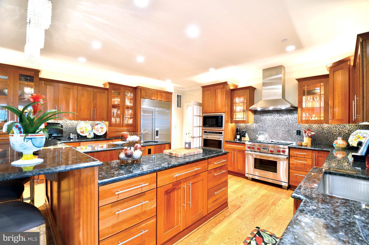 9417 Falls Road Potomac, MD 20854 - Photo 10 of 30 Kitchen