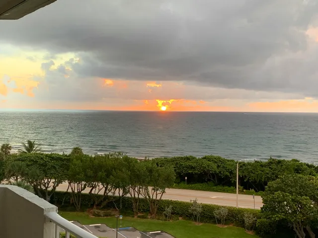 a view of lake with yard