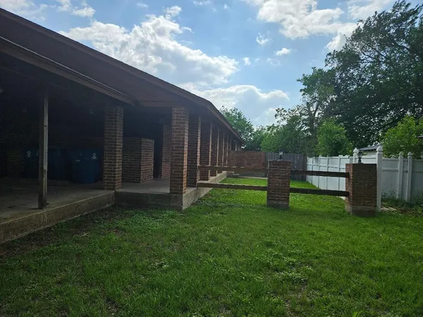 $1,450 | 16 North Ave A, Unit B, Elgin, TX 78621