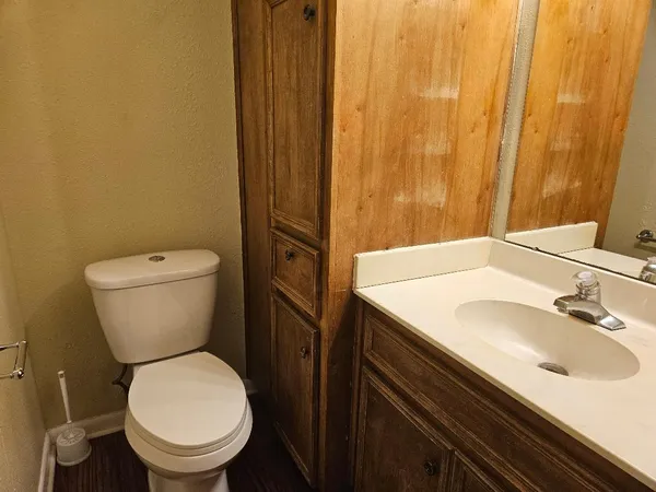 $1,450 | 16 North Ave A, Unit B, Elgin, TX 78621