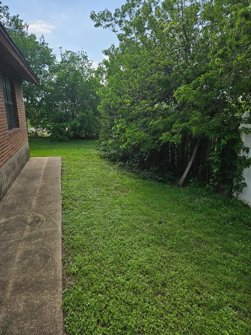 16 North Ave A, Unit B Elgin, TX 78621 - Photo 16 of 17 Side yard