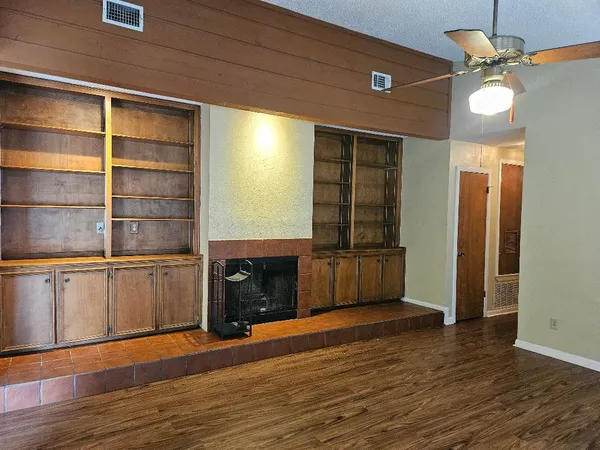 $1,450 | 16 North Ave A, Unit B, Elgin, TX 78621