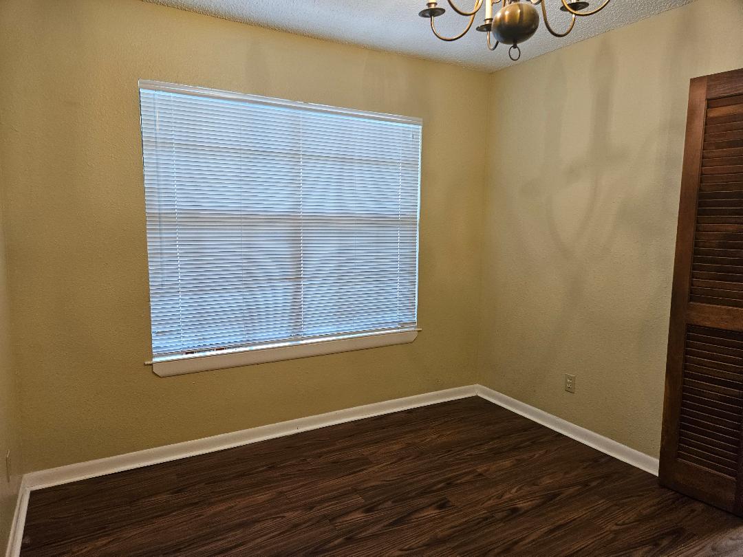 16 North Ave A, Unit B Elgin, TX 78621 - Photo 5 of 17 Dining room