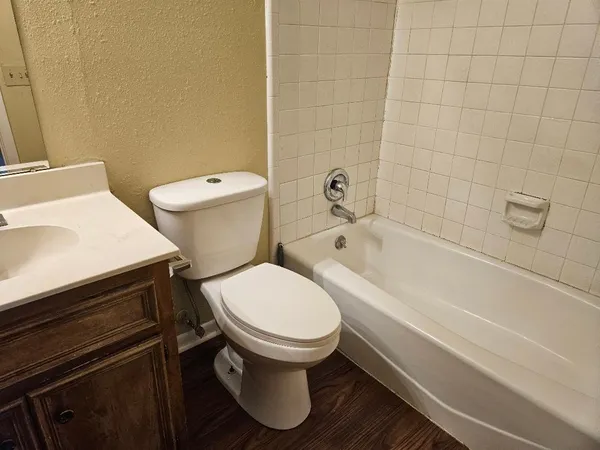 $1,450 | 16 North Ave A, Unit B, Elgin, TX 78621