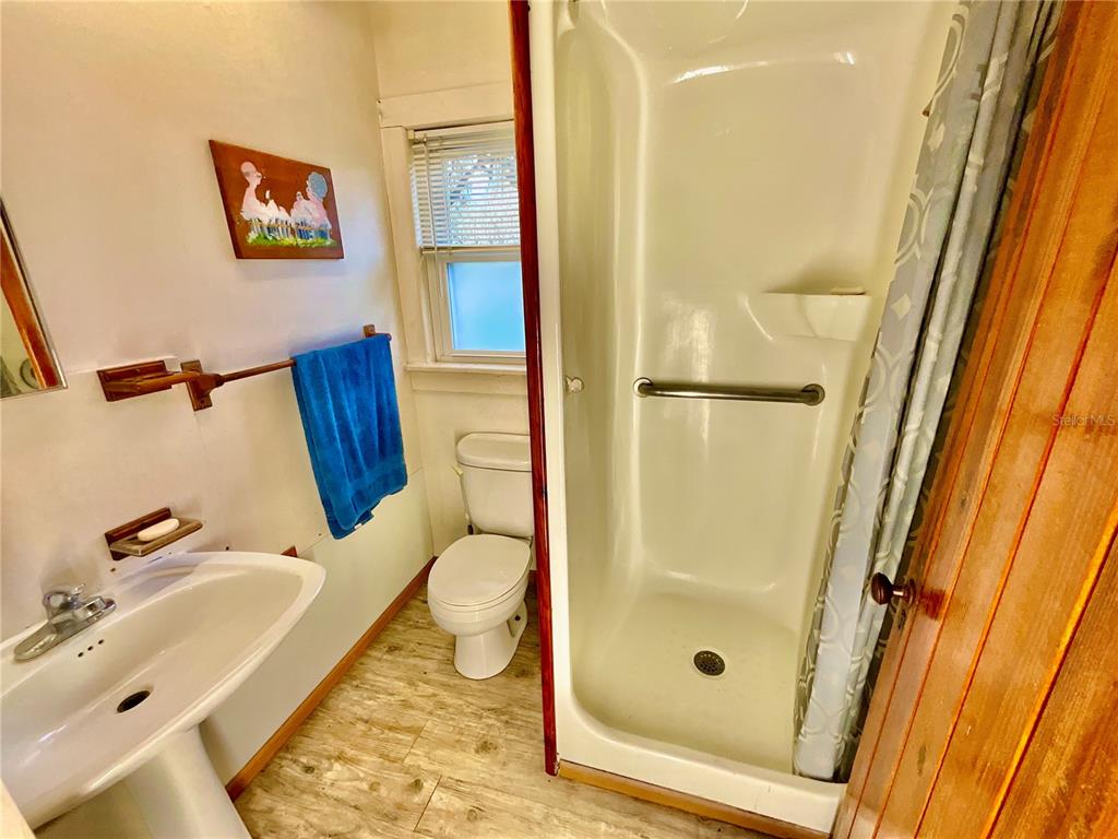 106 Sunny Side Beach Road Hawthorne, FL 32640 - Photo 23 of 54 a bathroom with a tub and a shower