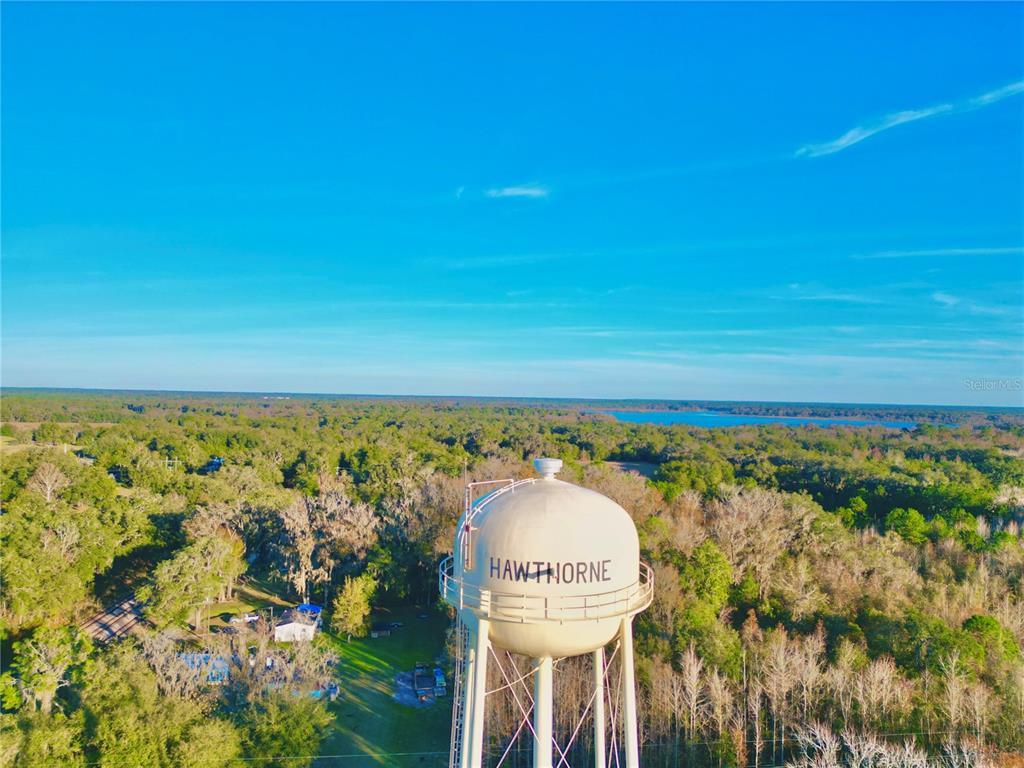 106 Sunny Side Beach Road Hawthorne, FL 32640 - Photo 29 of 54 a view of a projector with a city