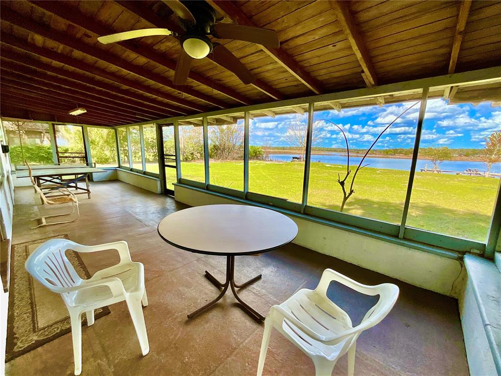 106 Sunny Side Beach Road Hawthorne, FL 32640 - Photo 33 of 54 a view of a kitchen with a table and chairs