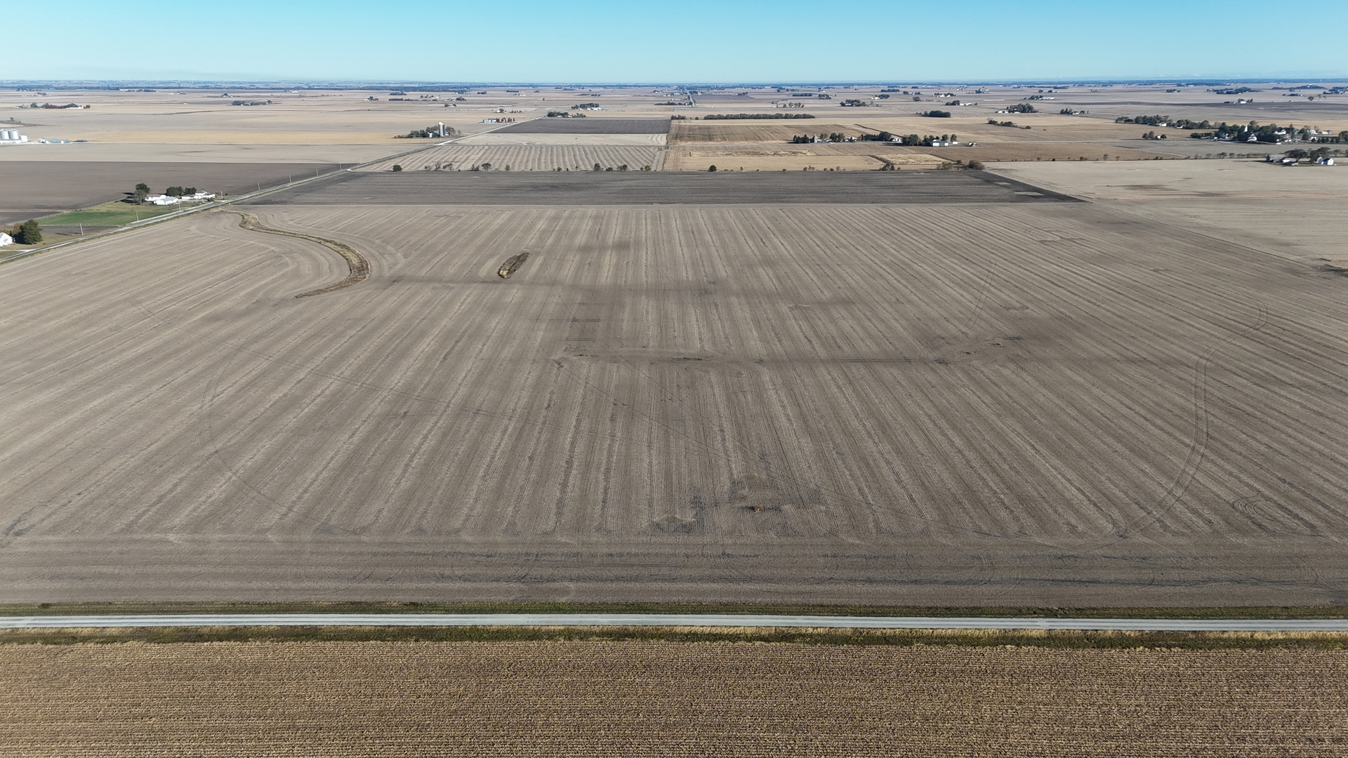 1110 North 1400 East Road Milford, IL 60953 - Photo 5 of 5 a view of water heater