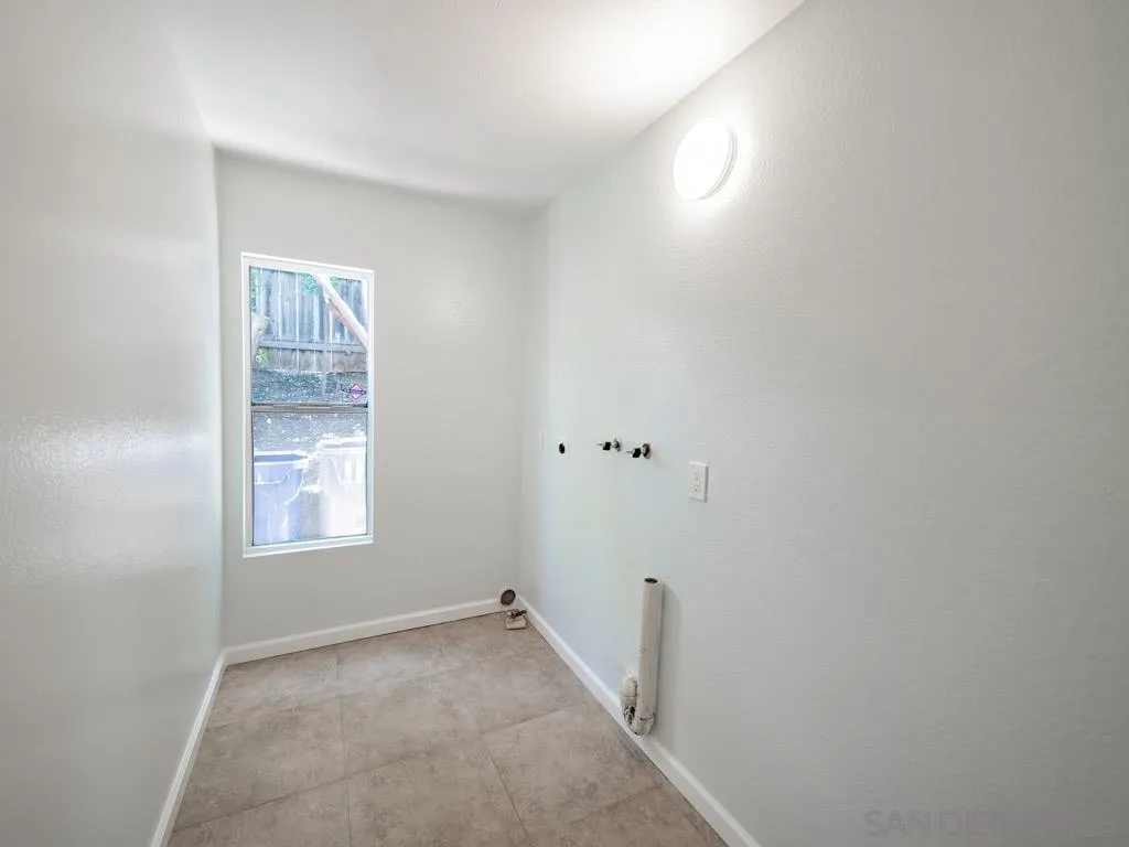 10911 Eddington Road Santee, CA 92071 - Photo 10 of 25 an empty room with windows