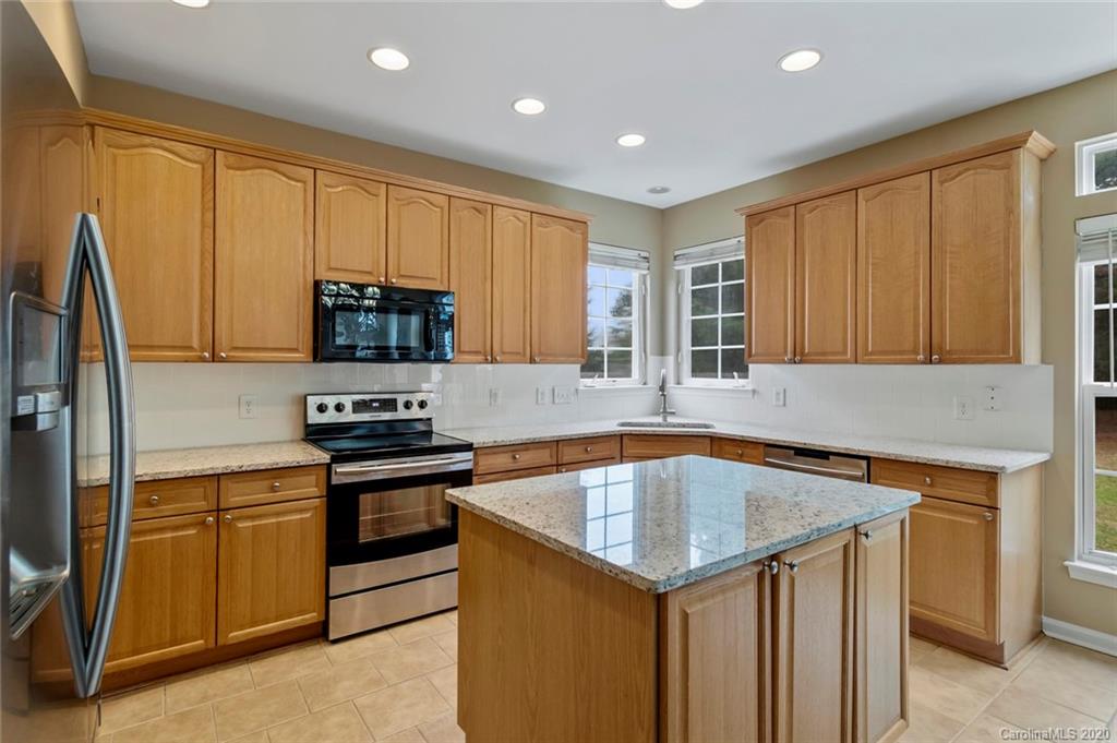 3005 Strawberry Road Matthews, NC 28104 - Photo 17 of 39 Gallery Image 17