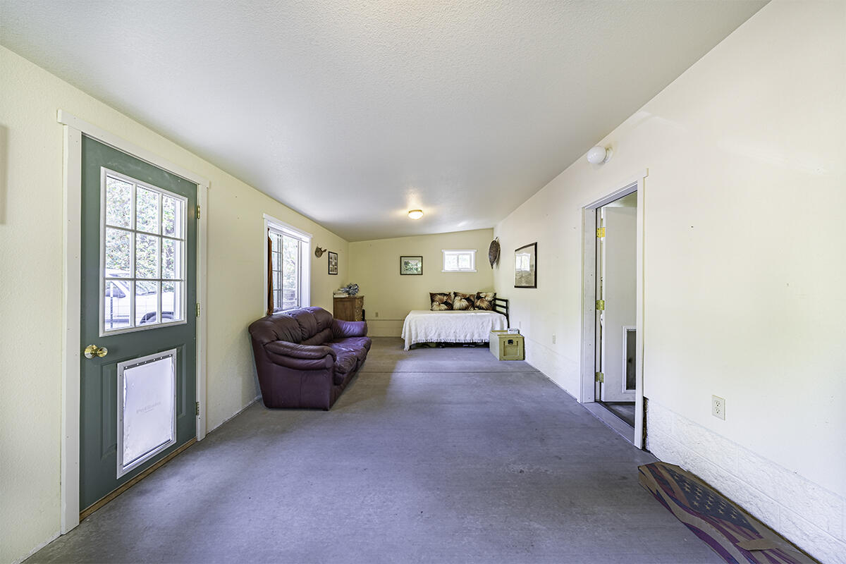 255 Davidson Road Williams, OR 97544 - Photo 44 of 82 Office/Art/Yoga Studio