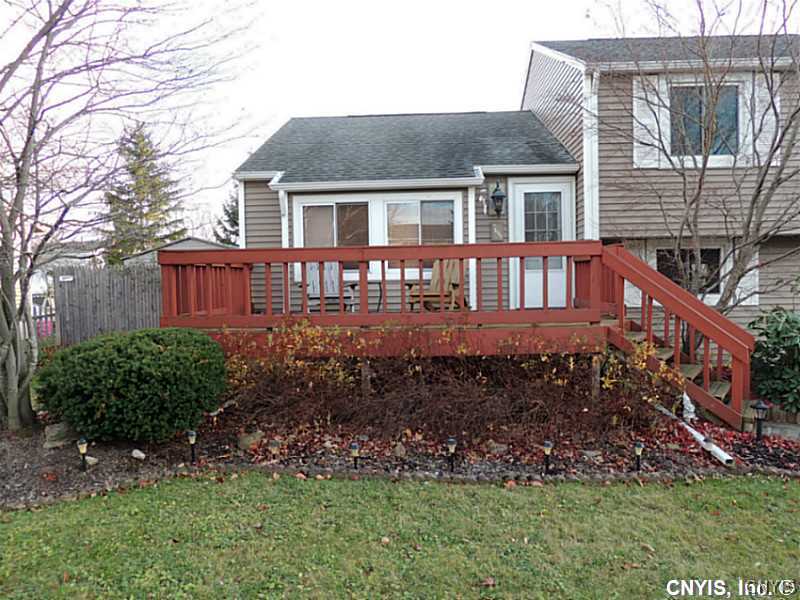 7409 Oak Post Road Liverpool, NY 13088 - Photo 2 of 25 Gallery Image 2
