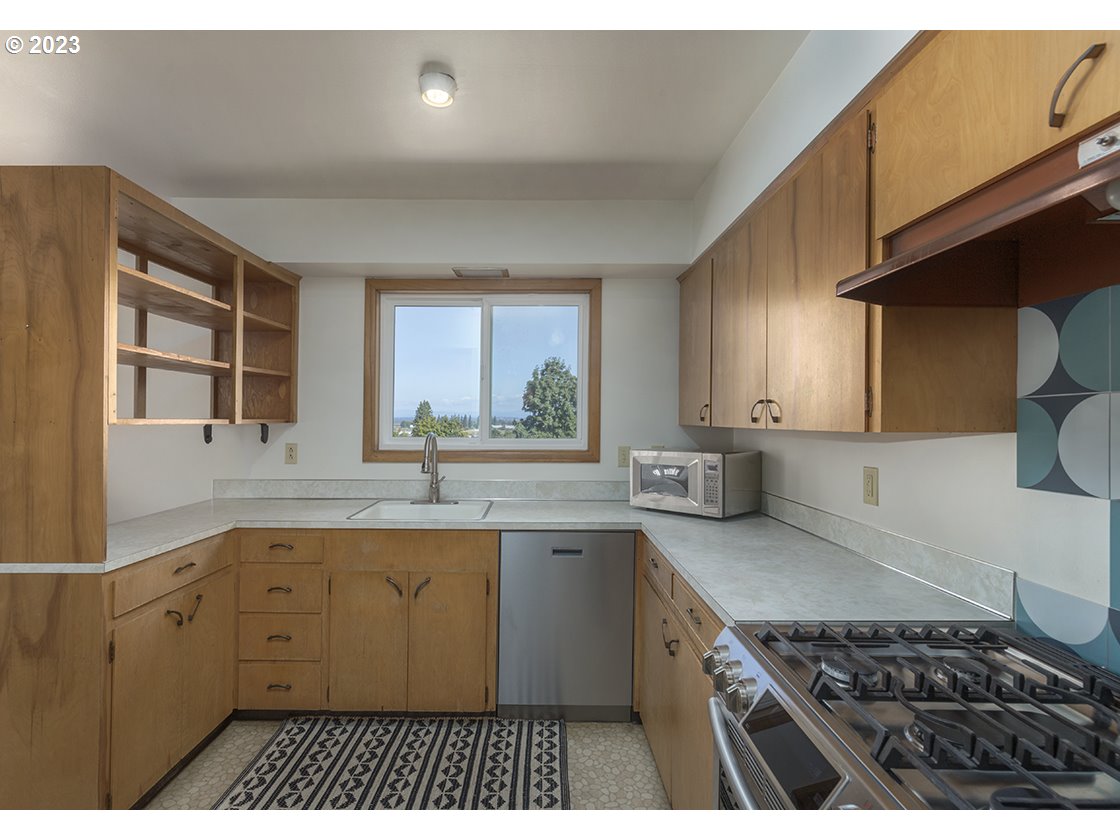 33056 Northwest Sandberg Road Scappoose, OR 97056 - Photo 11 of 34 Gallery Image 11