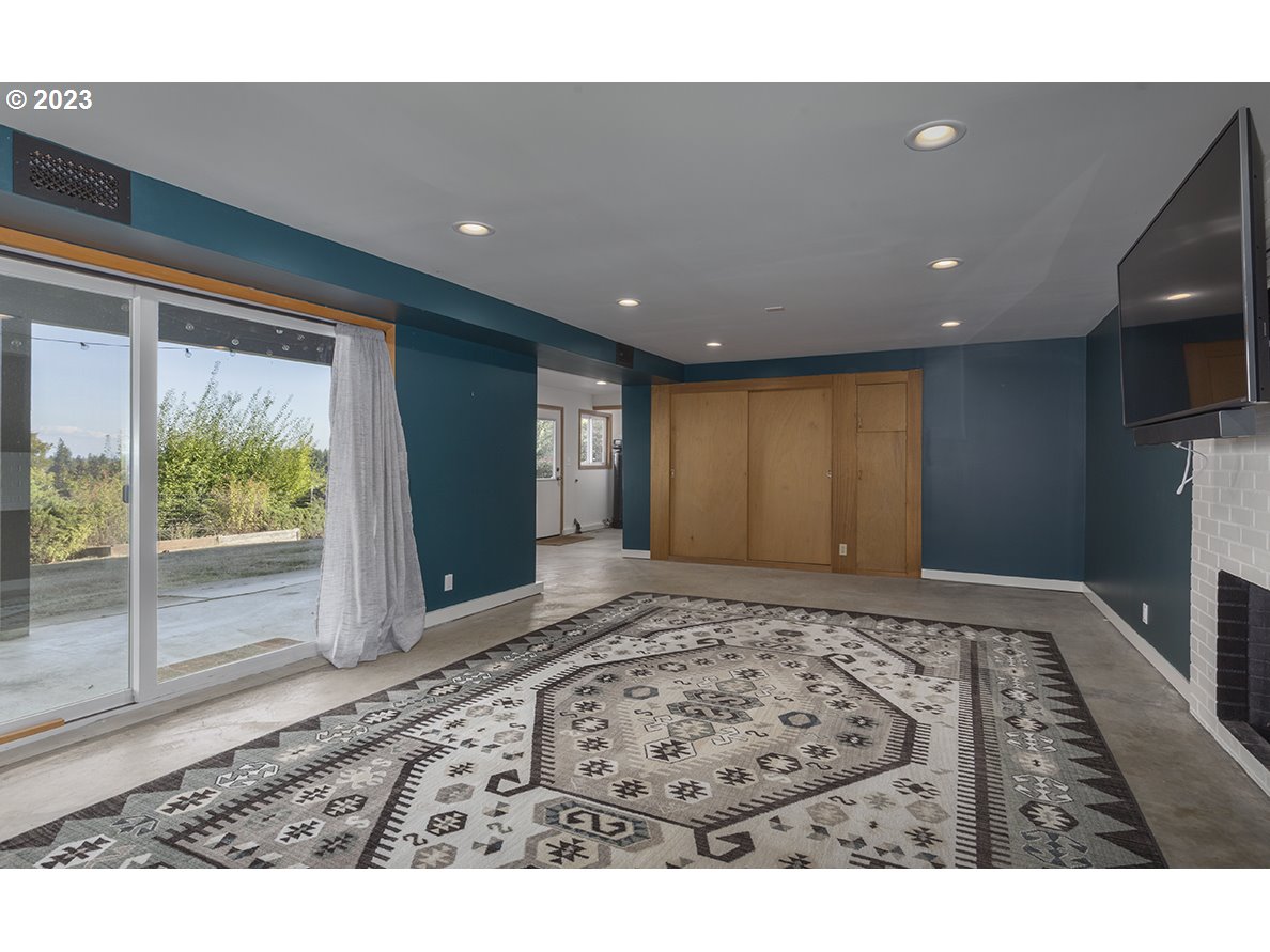 33056 Northwest Sandberg Road Scappoose, OR 97056 - Photo 17 of 34 Family Room