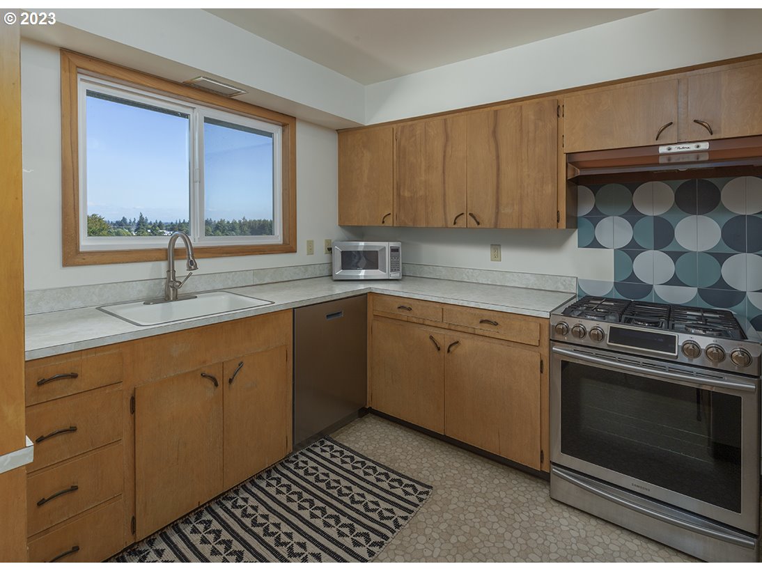 33056 Northwest Sandberg Road Scappoose, OR 97056 - Photo 10 of 34 Gallery Image 10