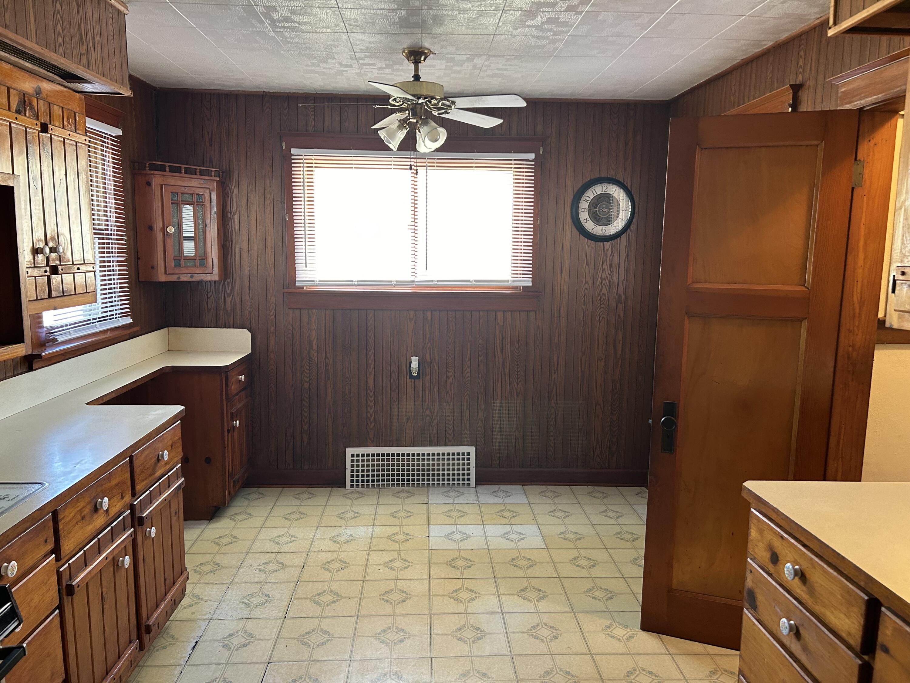 2922 West Mitchell Street Milwaukee, WI 53215 - Photo 11 of 28 Kitchen