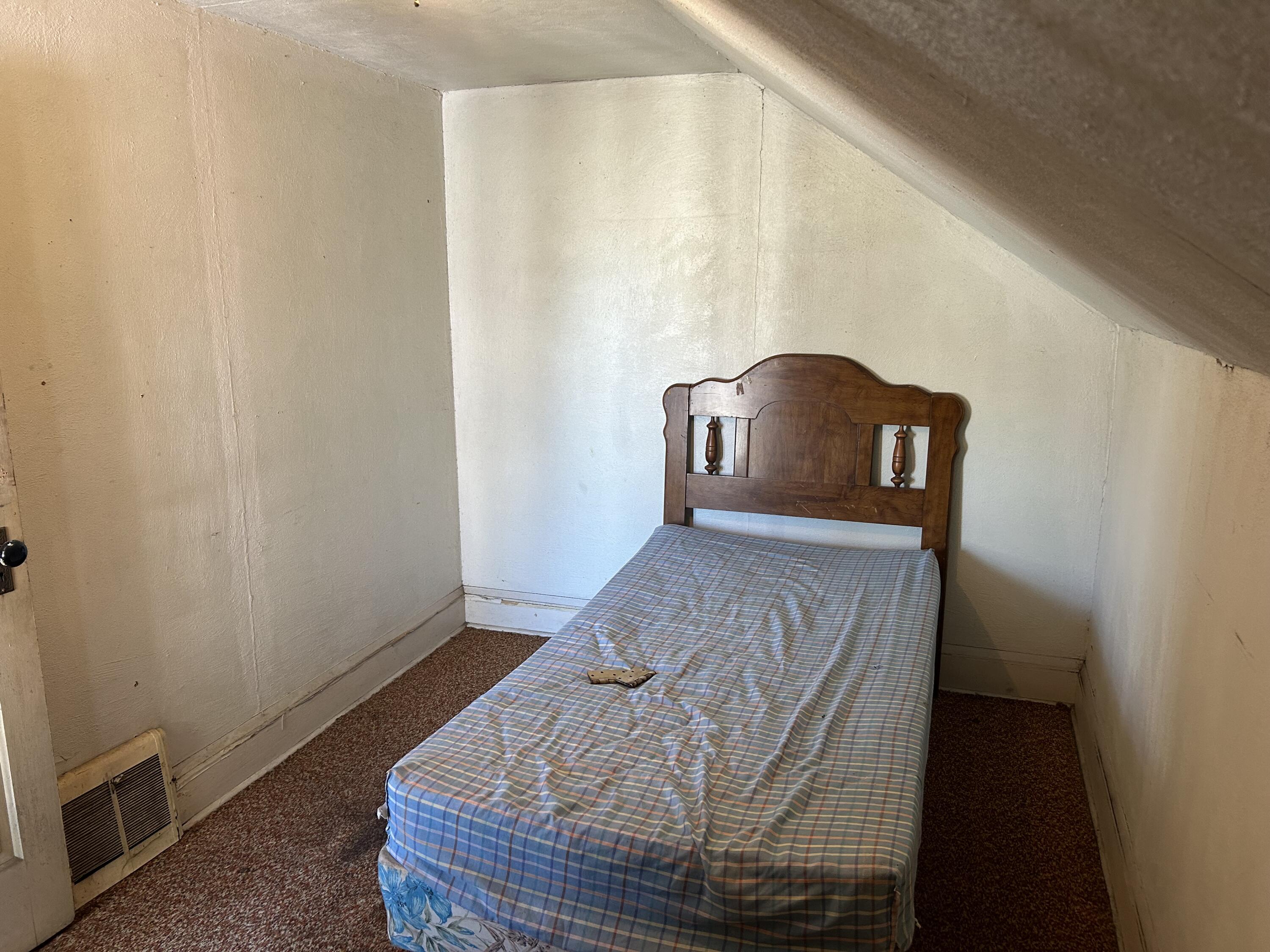 2922 West Mitchell Street Milwaukee, WI 53215 - Photo 17 of 28 Bedroom 3(Upper)