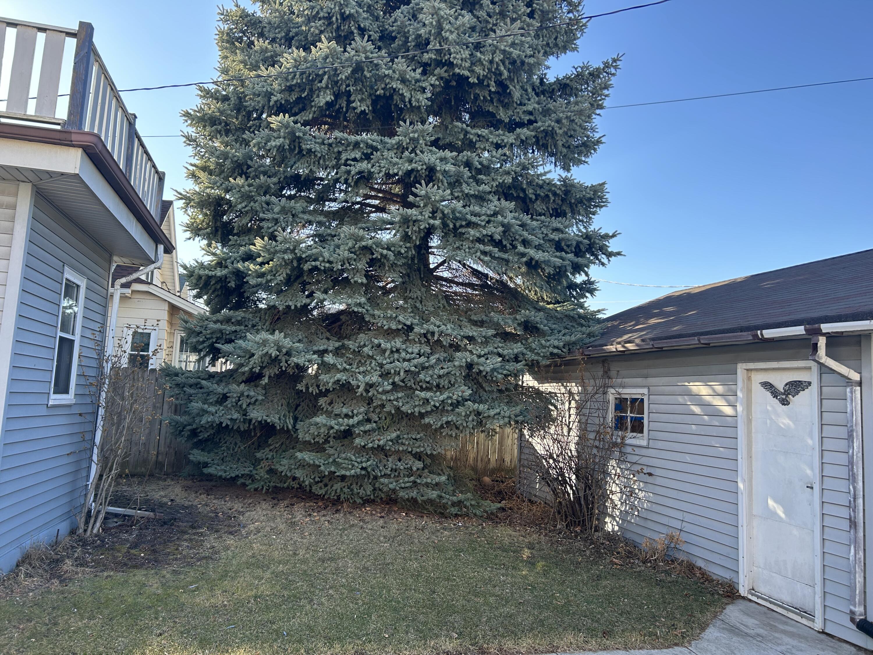 2922 West Mitchell Street Milwaukee, WI 53215 - Photo 26 of 28 Yard in between House and Garage