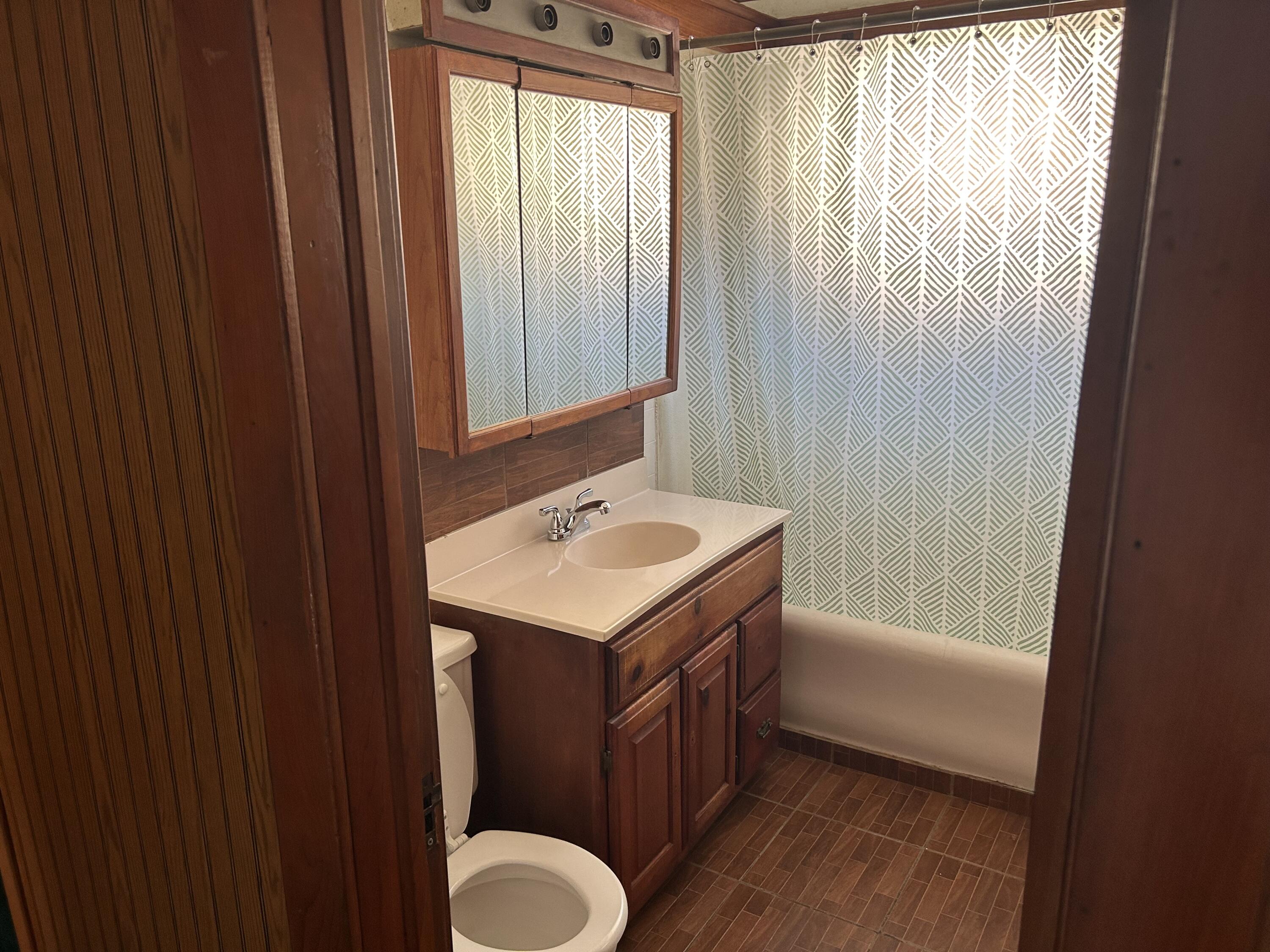 2922 West Mitchell Street Milwaukee, WI 53215 - Photo 6 of 28 Bathroom