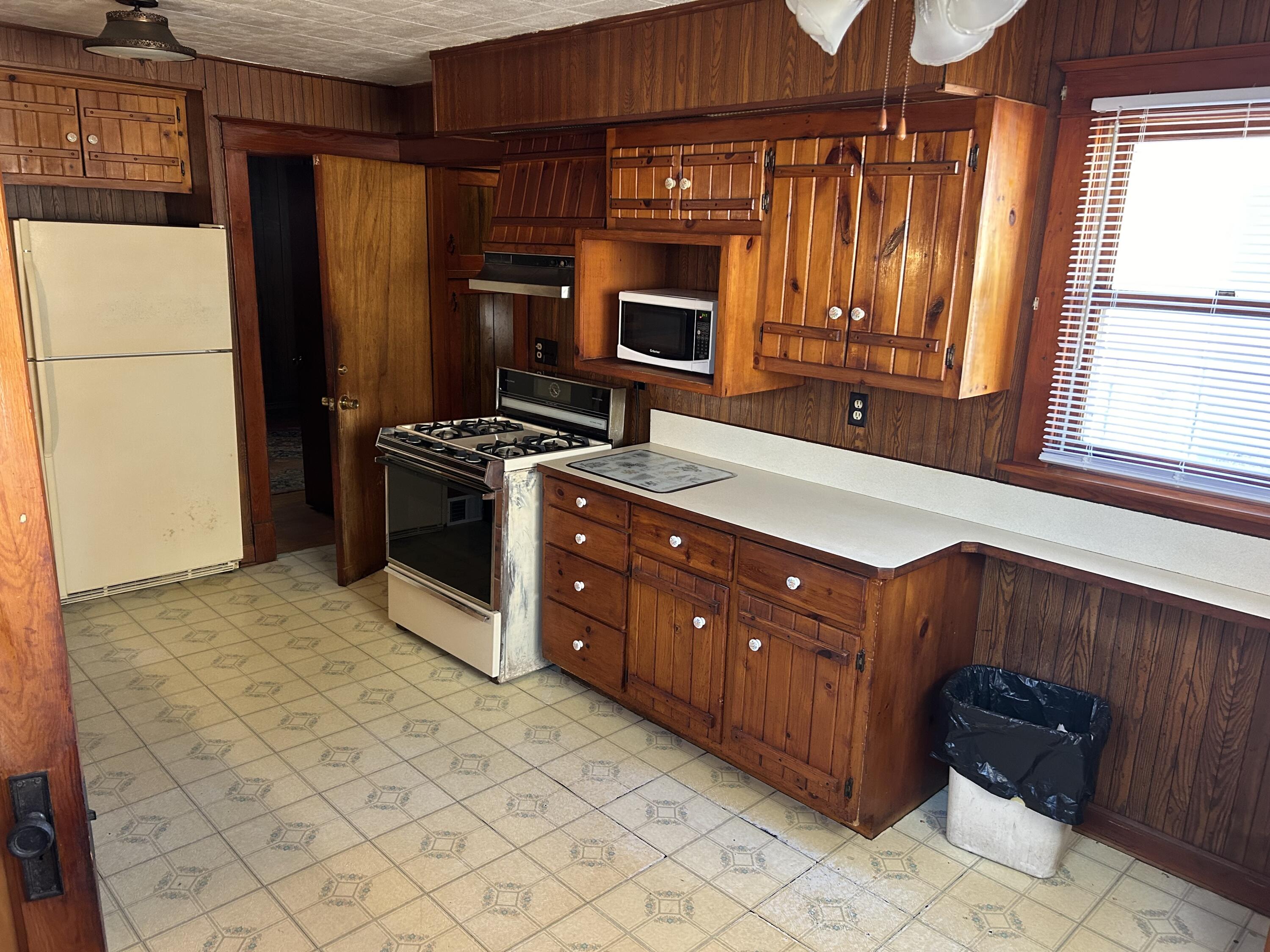2922 West Mitchell Street Milwaukee, WI 53215 - Photo 9 of 28 Kitchen