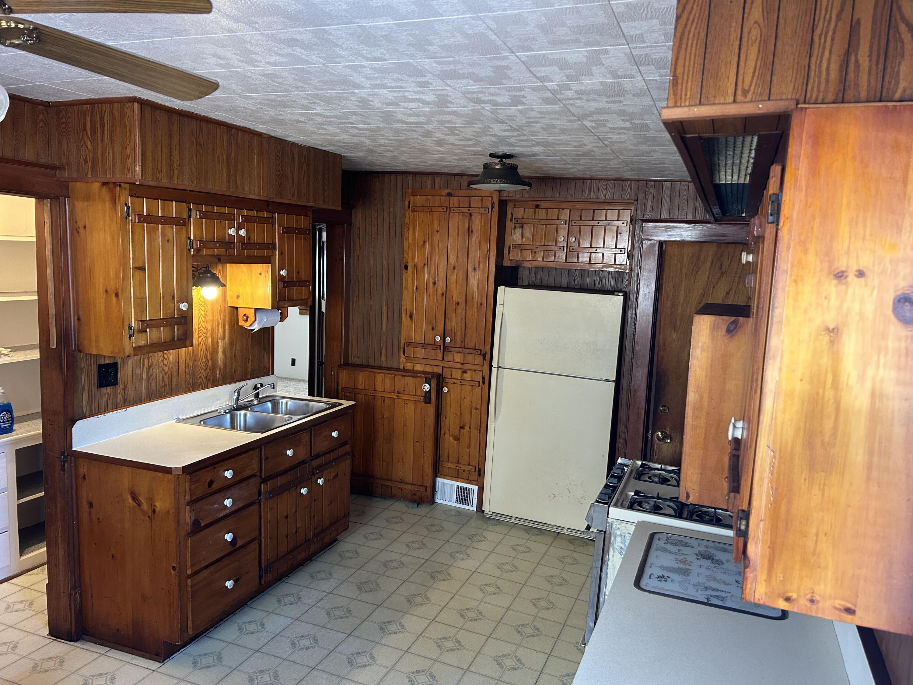 2922 West Mitchell Street Milwaukee, WI 53215 - Photo 10 of 28 Kitchen