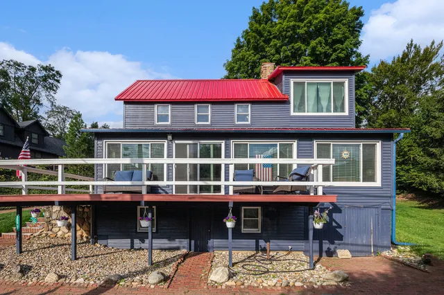 $440,000 | 55945 Inn-D-Inn Drive, Dowagiac, MI 49047