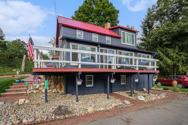 $440,000 | 55945 Inn-D-Inn Drive, Dowagiac, MI 49047