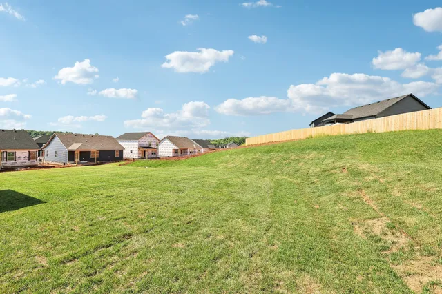 a view of a house with yard