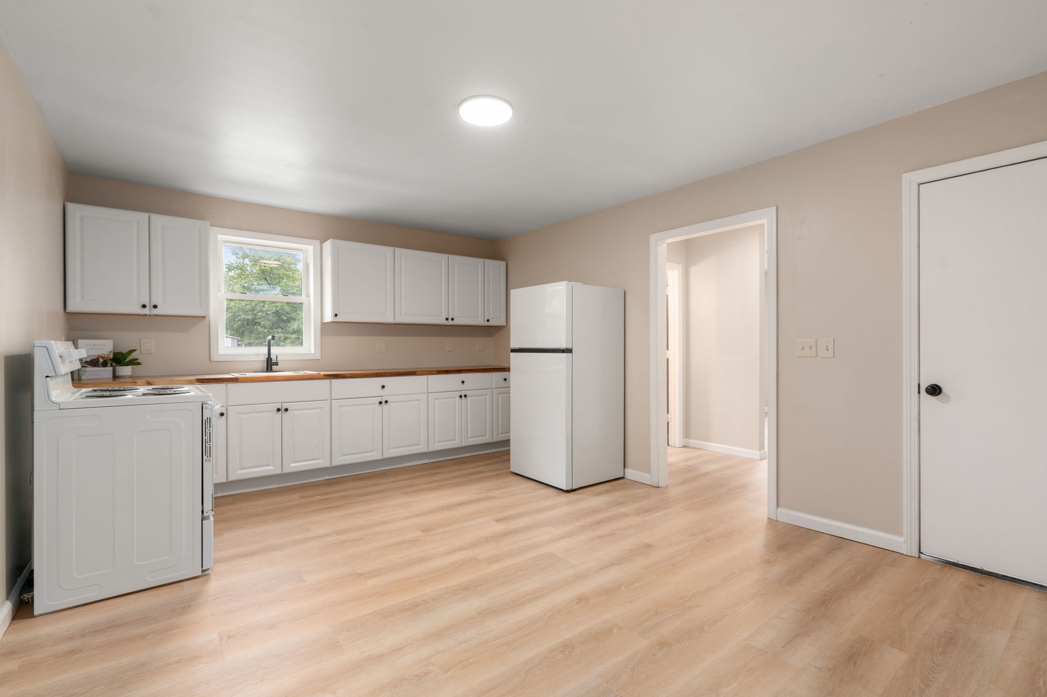 28 Dawes Street Springfield, MA 01109 - Photo 7 of 42 Gallery Image 7