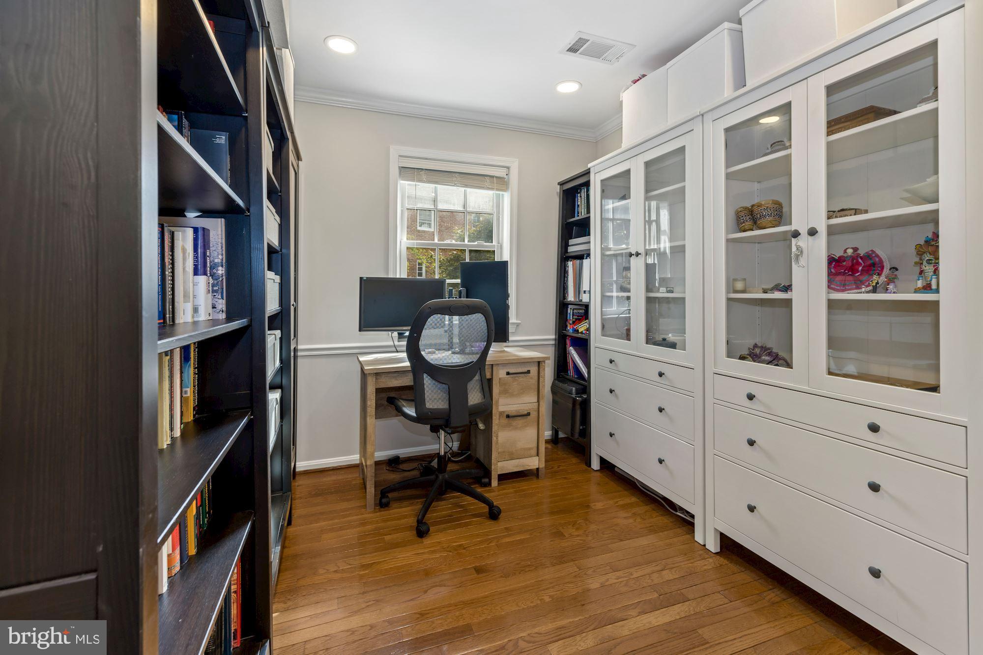 6665 Fairfax Road, Unit 92 Chevy Chase, MD 20815 - Photo 16 of 29 Main-level office or bedroom