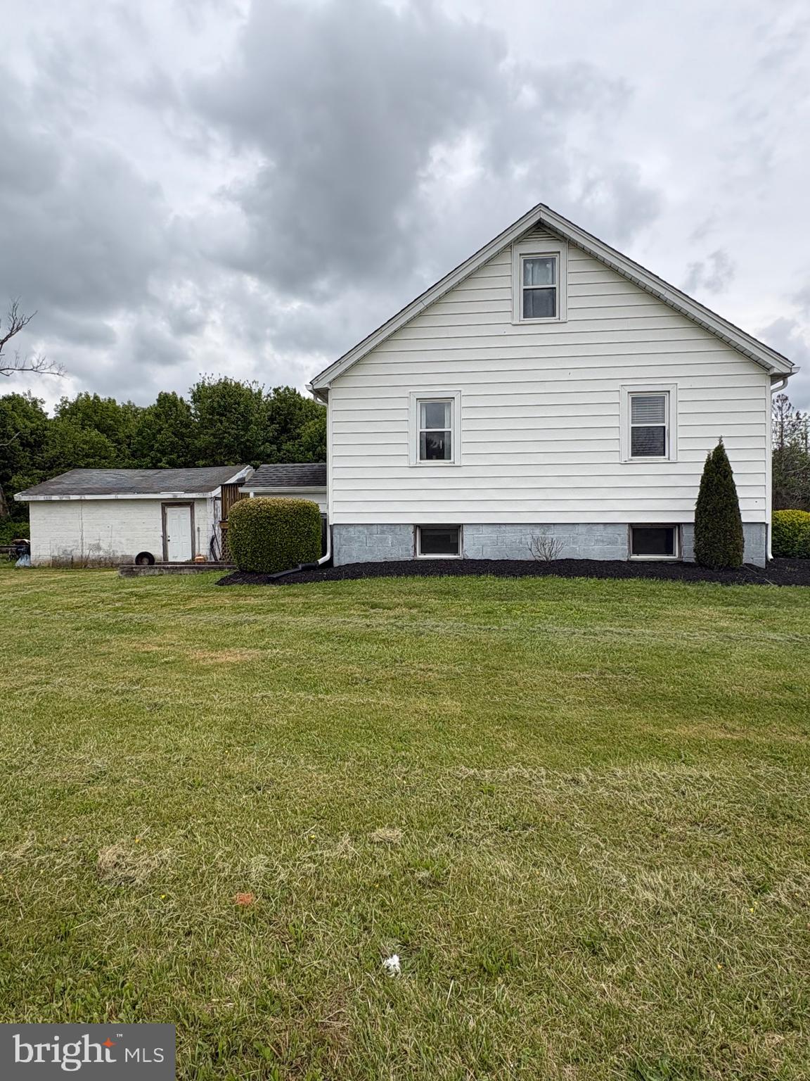 492 Highway 40 Elmer, NJ 08318 - Photo 4 of 30 a view of a house with a yard