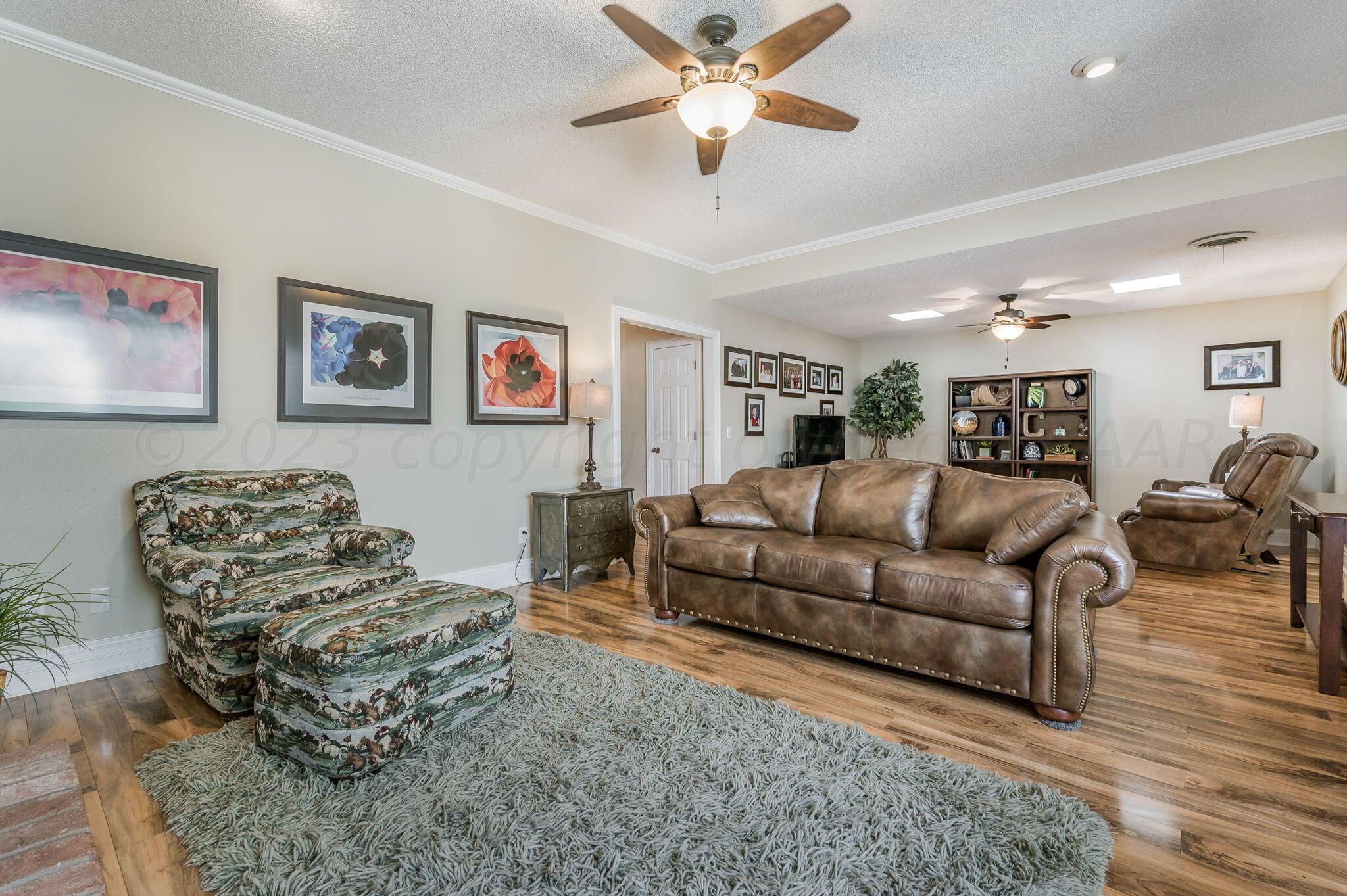 6112 Belpree Road Amarillo, TX 79106 - Photo 4 of 20 Living Room-2