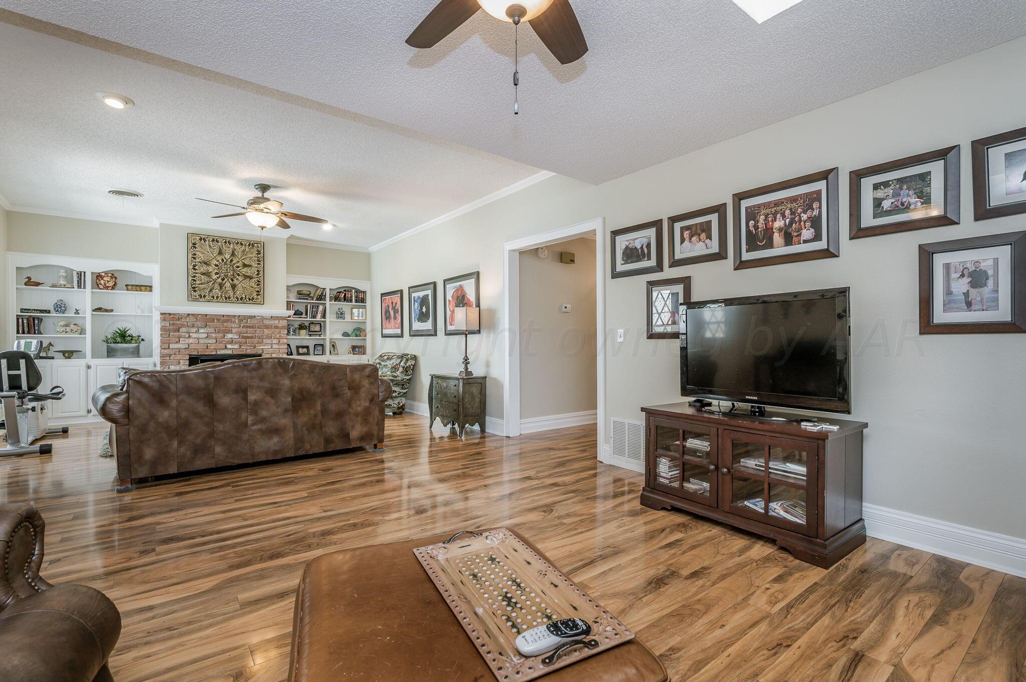 6112 Belpree Road Amarillo, TX 79106 - Photo 6 of 20 Living Room-4