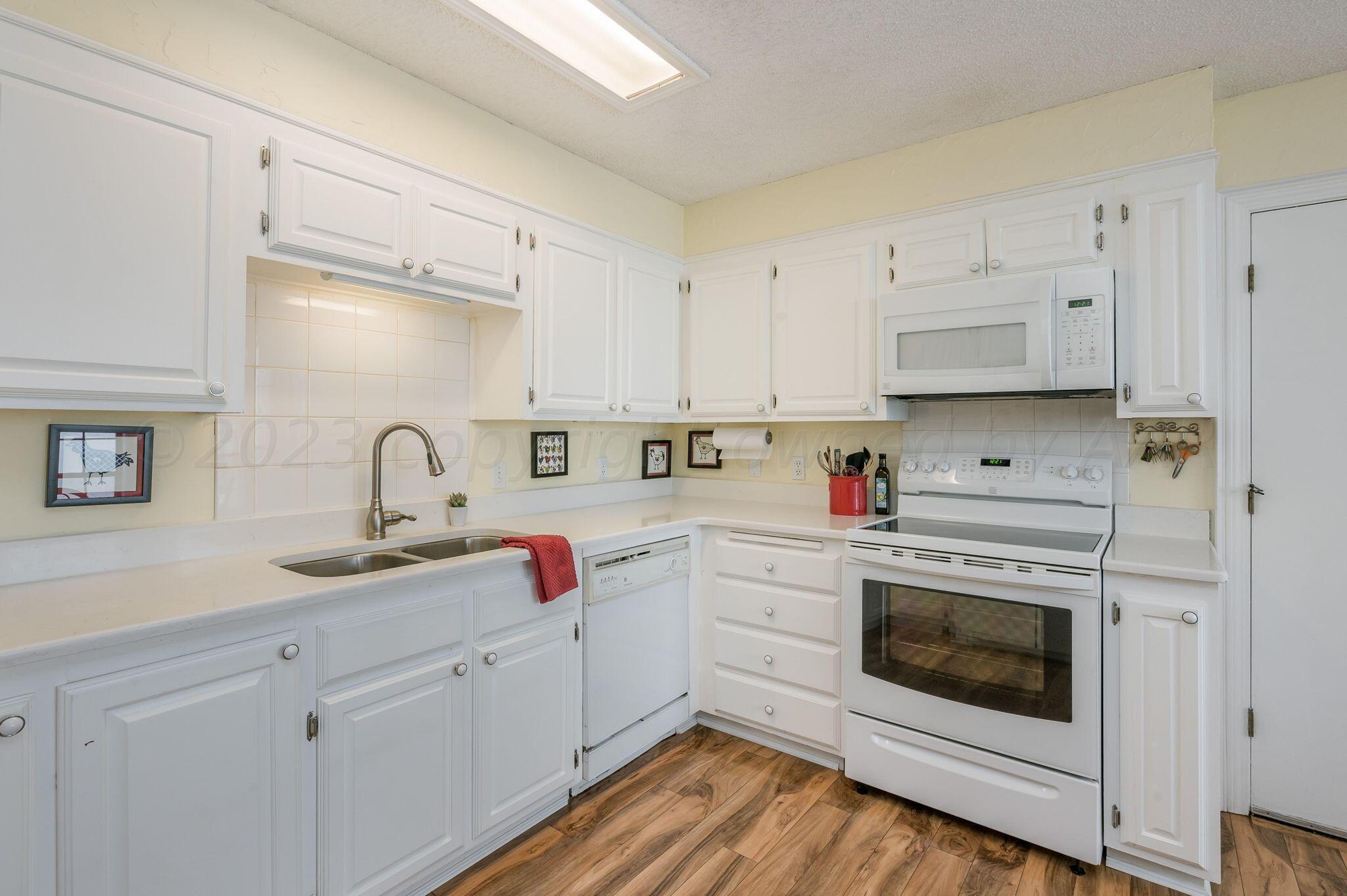 6112 Belpree Road Amarillo, TX 79106 - Photo 7 of 20 Kitchen-2