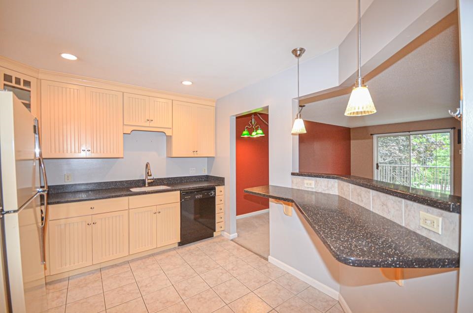 377 Huse Road, Unit 18 Manchester, NH 03103 - Photo 5 of 22