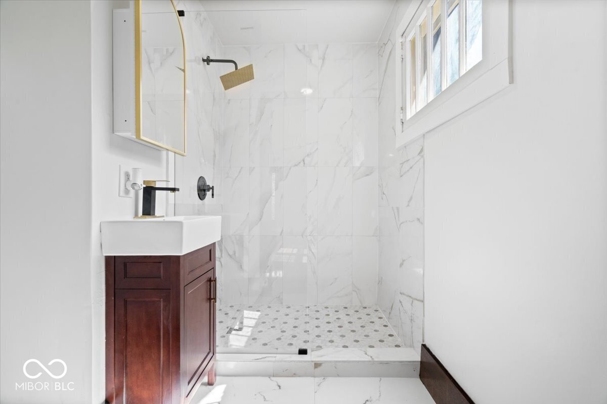 321 North Kenmore Road Indianapolis, IN 46219 - Photo 22 of 39