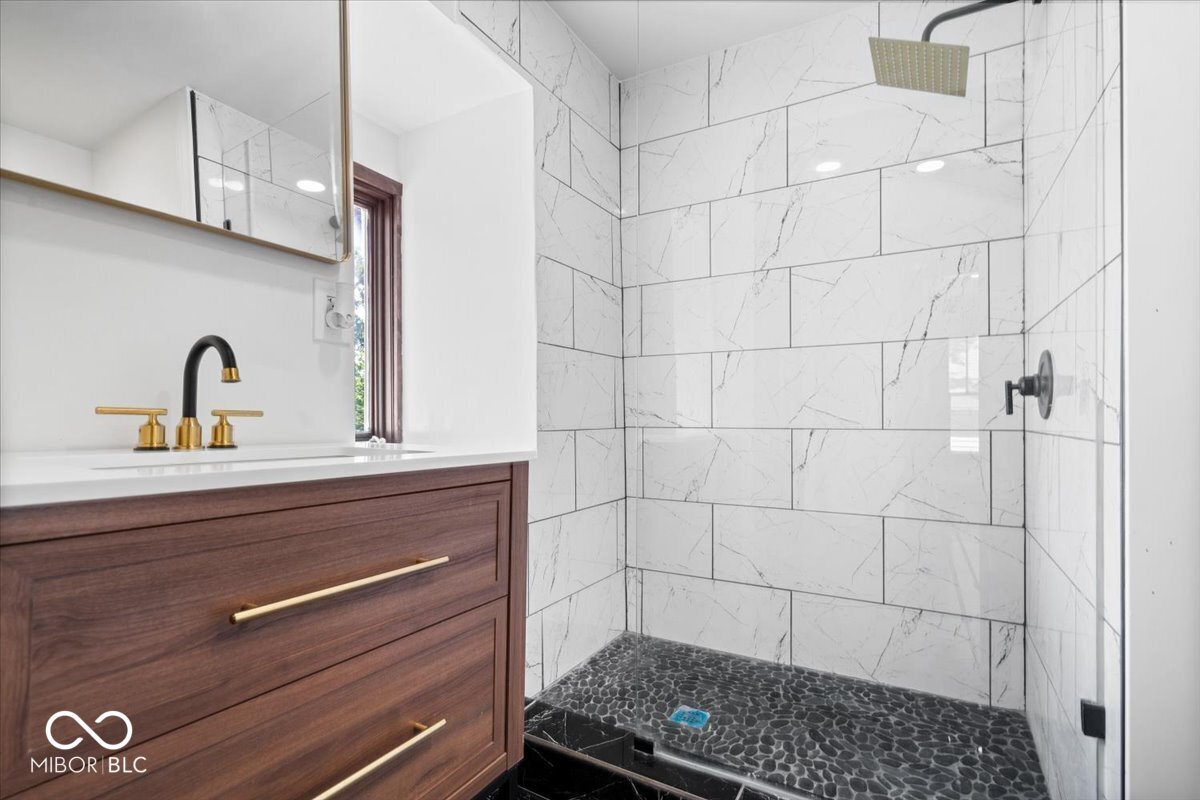 321 North Kenmore Road Indianapolis, IN 46219 - Photo 25 of 39