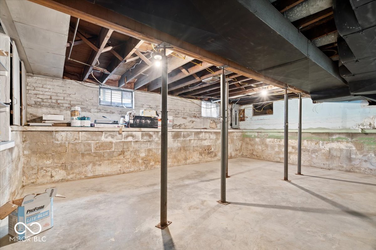 321 North Kenmore Road Indianapolis, IN 46219 - Photo 30 of 39