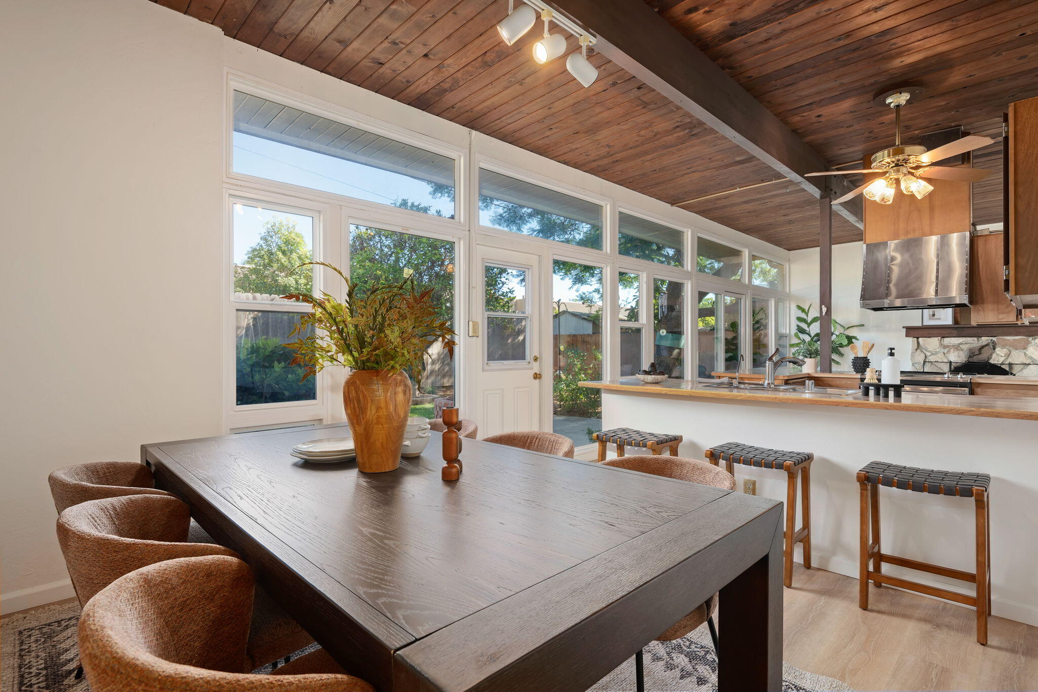 122 Kinman Avenue Goleta, CA 93117 - Photo 11 of 20 a kitchen with a table and chairs