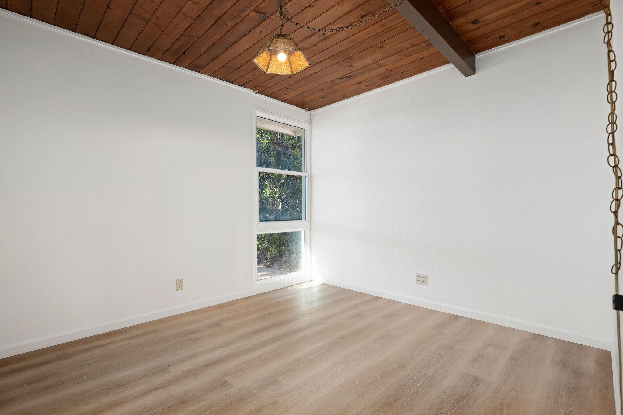 122 Kinman Avenue Goleta, CA 93117 - Photo 17 of 20 an empty room with wooden floor and windows